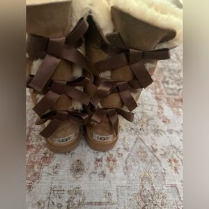 Ugg brown with bows in the back size 4